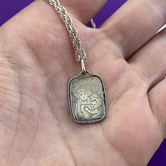 ๐ Vintage Sterling Silver Virgin Mary & Child Pendant Necklace - Picture 3 of 4